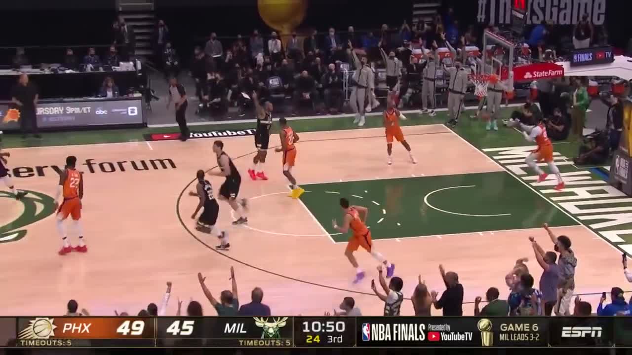 Giannis Antetokounmpo out of Bounds on Controversial Play vs