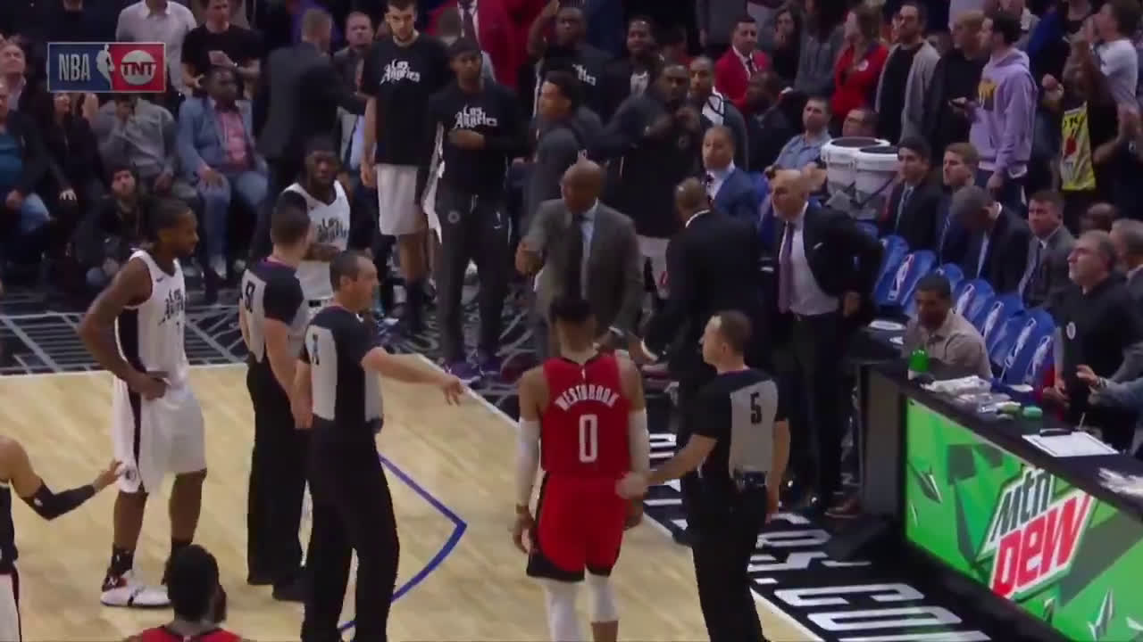 Russell Westbrook ejected vs. Kings after arguing call