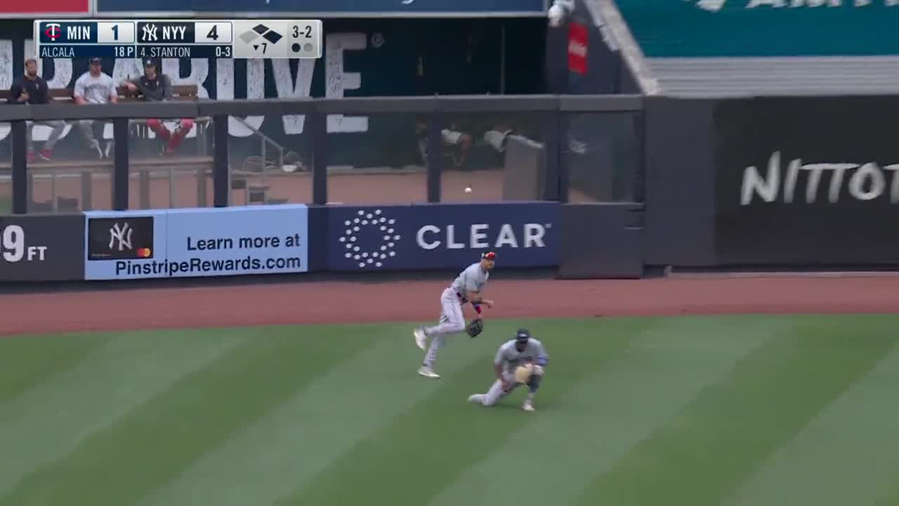 Chas's impression after the catch : r/baseball