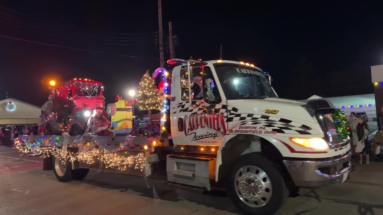Watch 4K The 2025 Hermitage Christmas Light Up Parade In