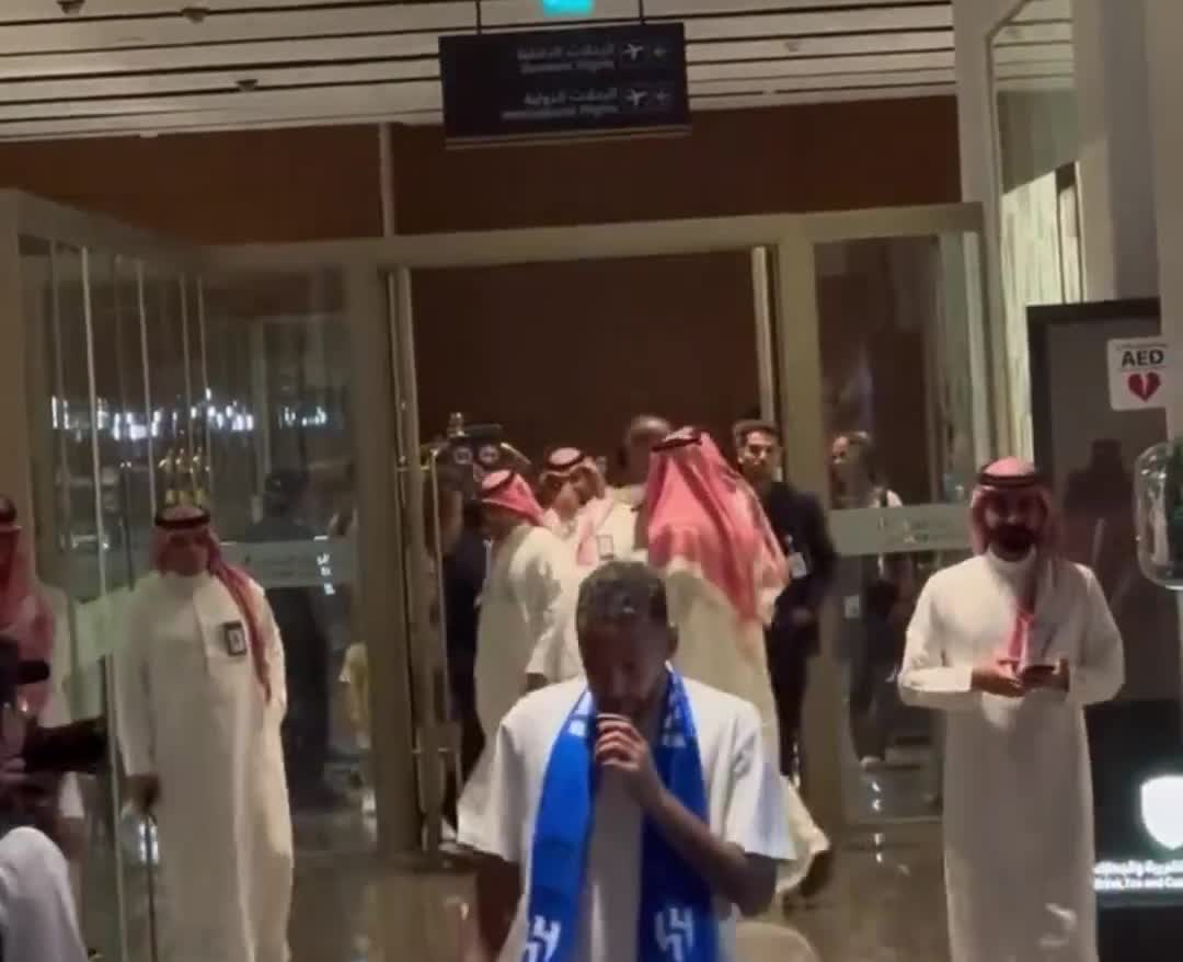 Perfis da Arábia Saudita Colocaram um emoji no crucifixo de Neymar pa