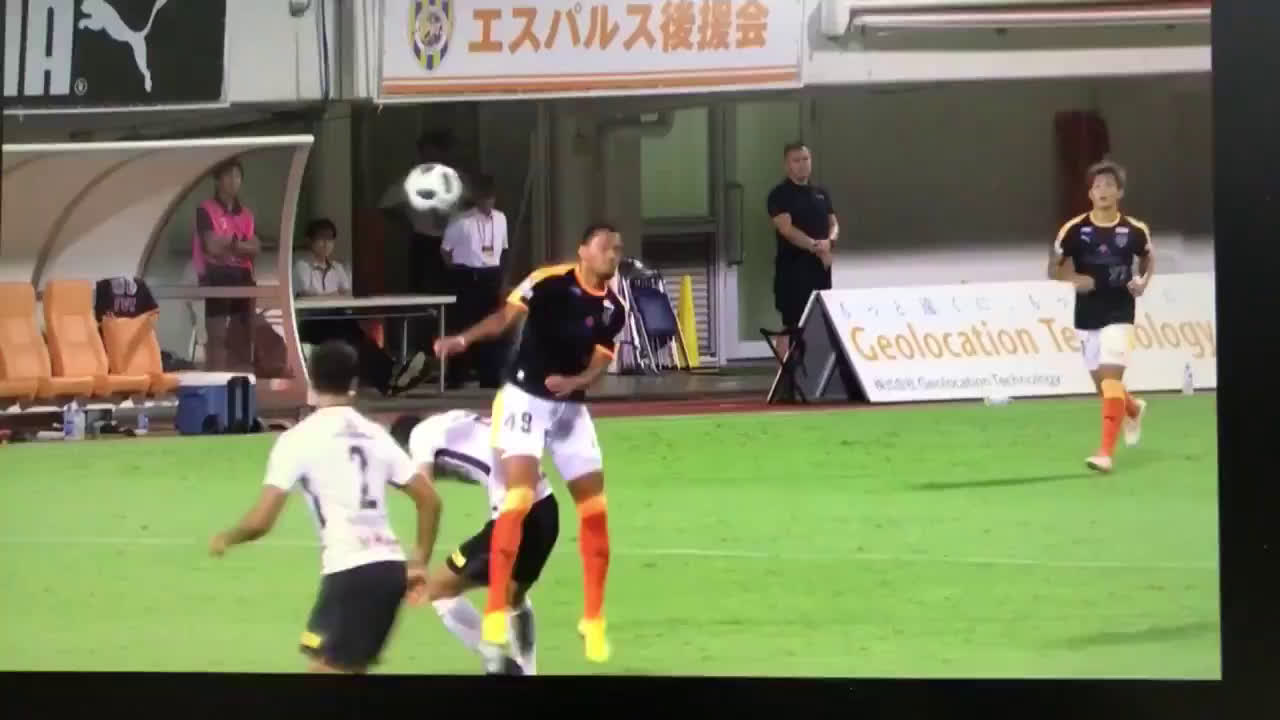 動画 清水エスパルス戦で槙野智章が演技でドウグラスがイエロー 顔面を抑えて倒れるも誤審で手や肘は当たっていない