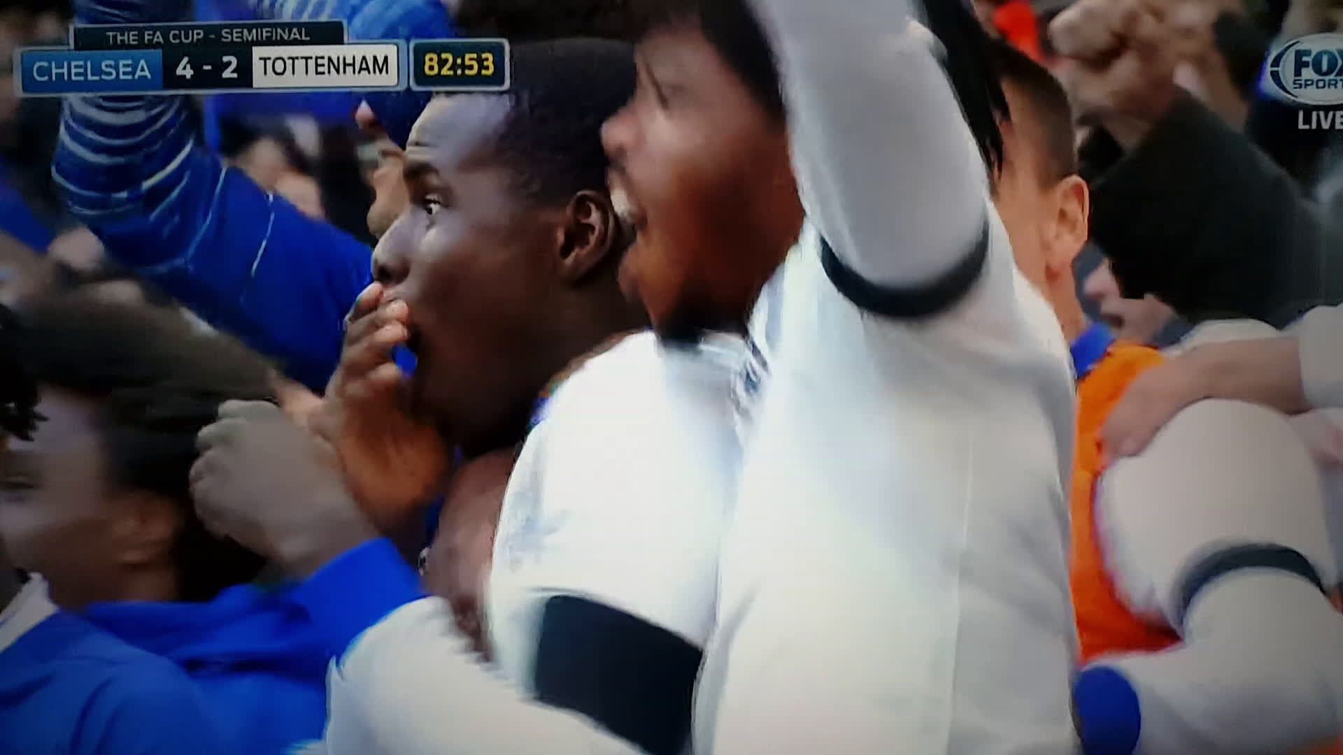 Chelsea bench react to Matic screamer