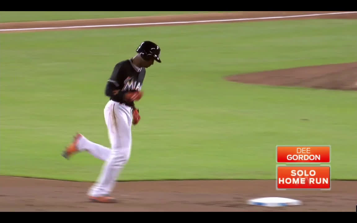 Dee Gordon caught stealing on controversial call in ninth inning