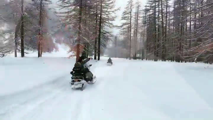 動画 雪山でスノーモービル遊びに興じるクリロナさん Football Timeline