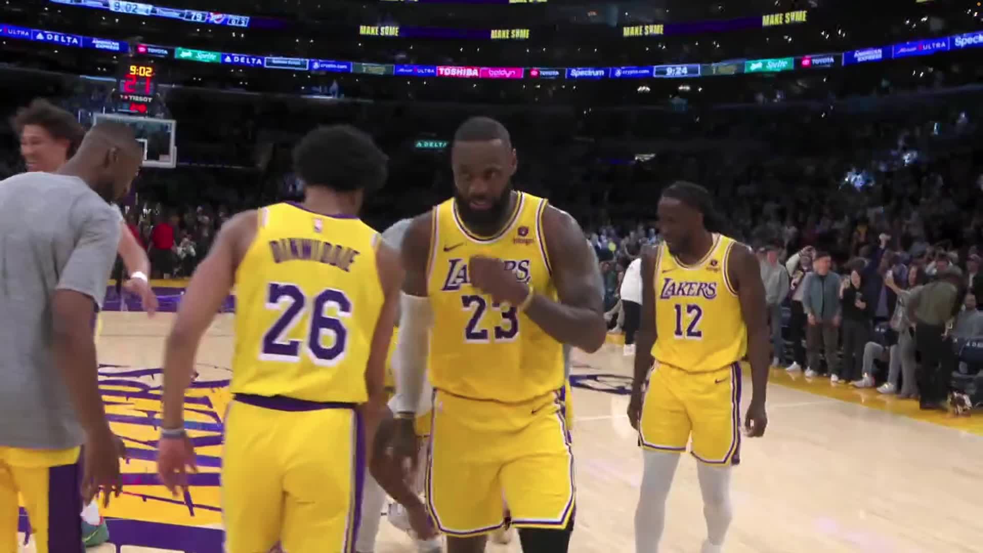 Highlight The Entire Lakers Bench Goes Crazy as D Lo Hits 3 Insane Threes To Force OKC to call timeout