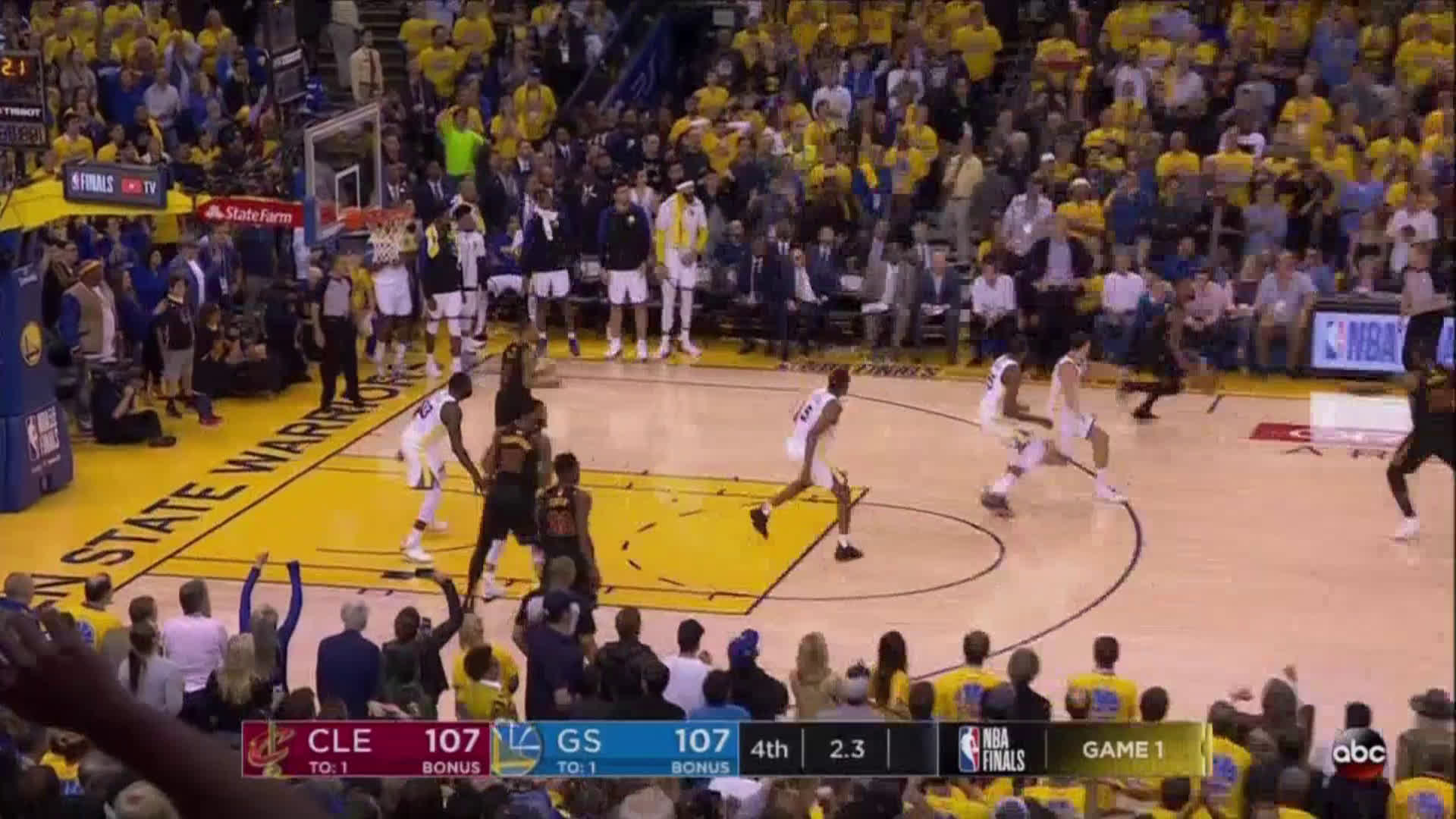 Jr Smith Seems To Forget Score Dribbles Out Clock In Game 1 Of Finals