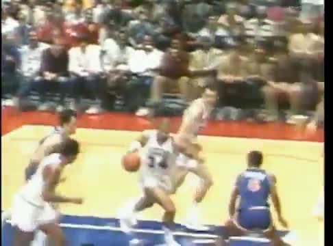 Charles Barkley 76ers 35 pts 13 rebs vs Mavericks (1986) 