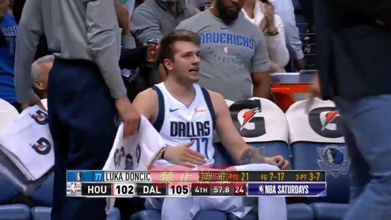 Luka Doncic goes on an 11-0 run to against the Rockets r/nba