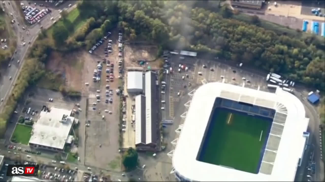 Watch Los hinchas del Leicester llenan de flores la zona del accidente ...