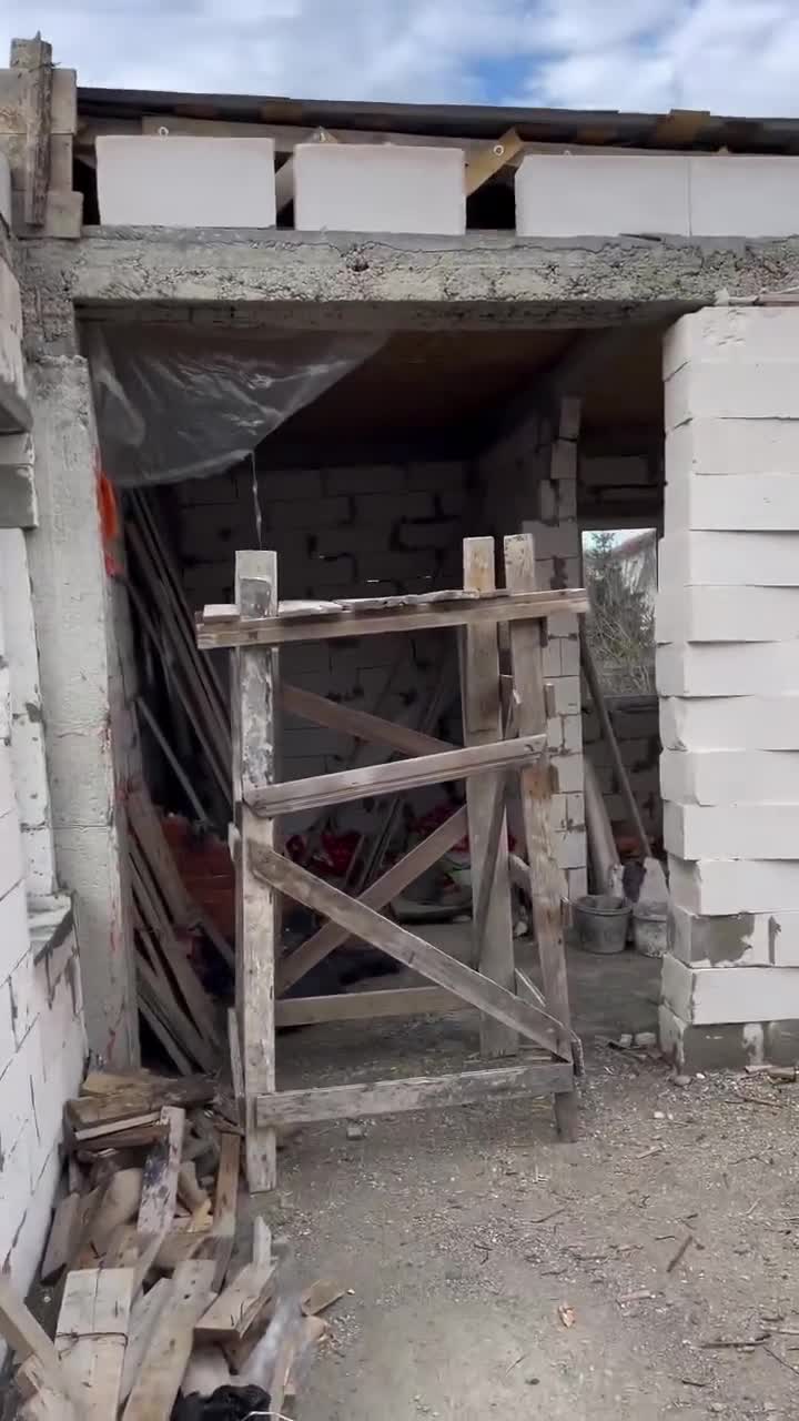 PrzemAs Ciekawy - Będzie Pan zadwololny.. Kiedy uwierzyłeś, że "spółka" budowlana Ramzan i Dżamsut za kilka kopiejek postawią ci porządny dom w rasyji..🥳