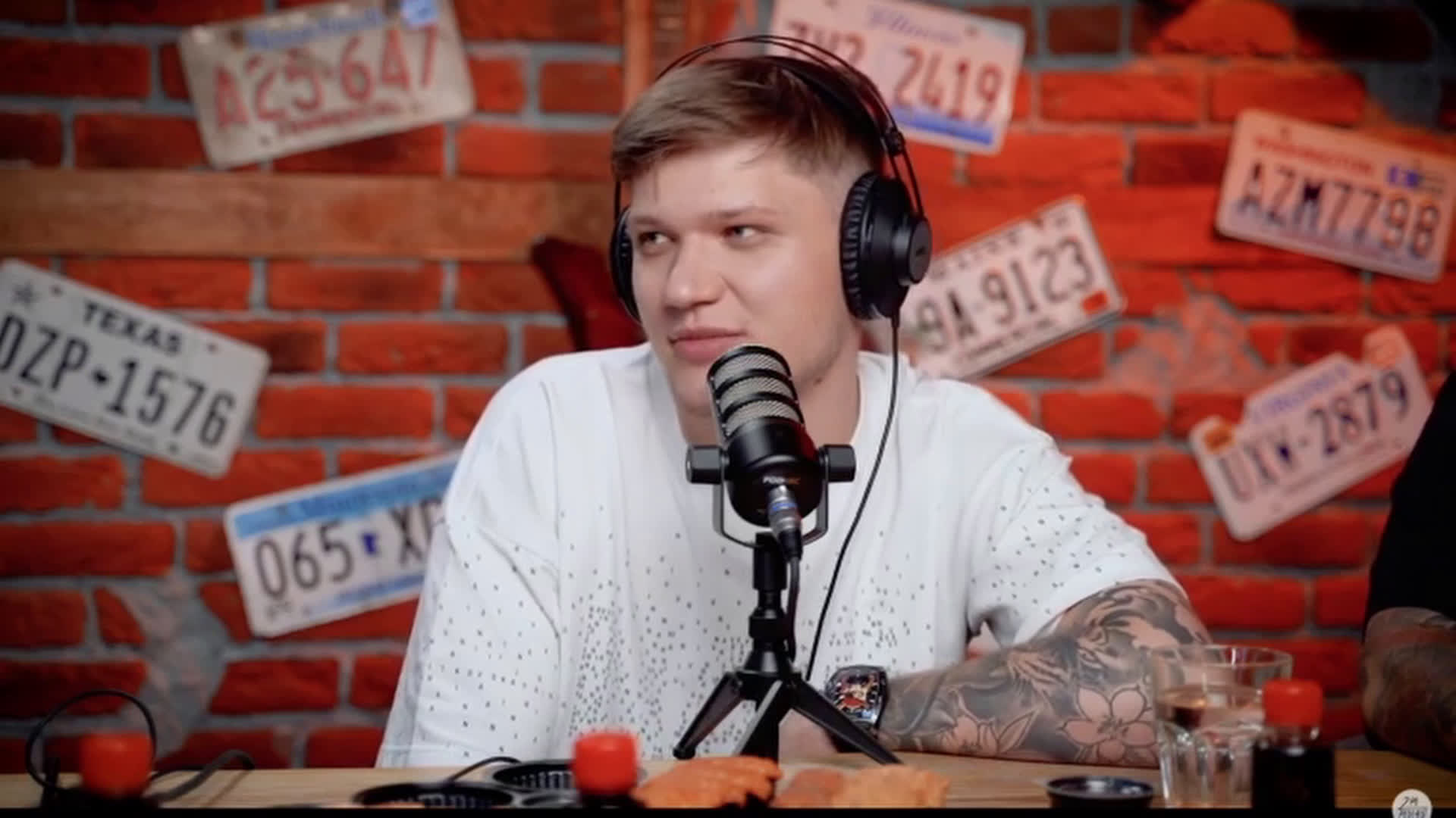 Симпл сейчас. Симпл киберспортсмен 2023. Simple сколько лет. Simple сколько лет. Симпл 2023 нави.