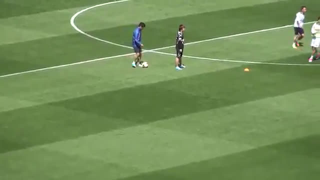 動画 セレッソ大阪の柿谷曜一朗が試合前にガンバ大阪のスタッフにイタズラwww 動画 セレッソ大阪の柿谷曜一朗が試合前にガンバ大阪のスタッフにイタズラwww