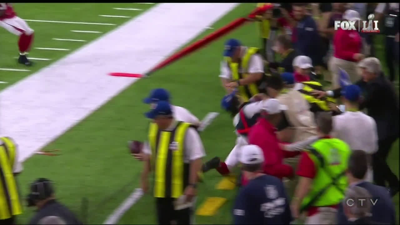 Guy on sideline gets rekt