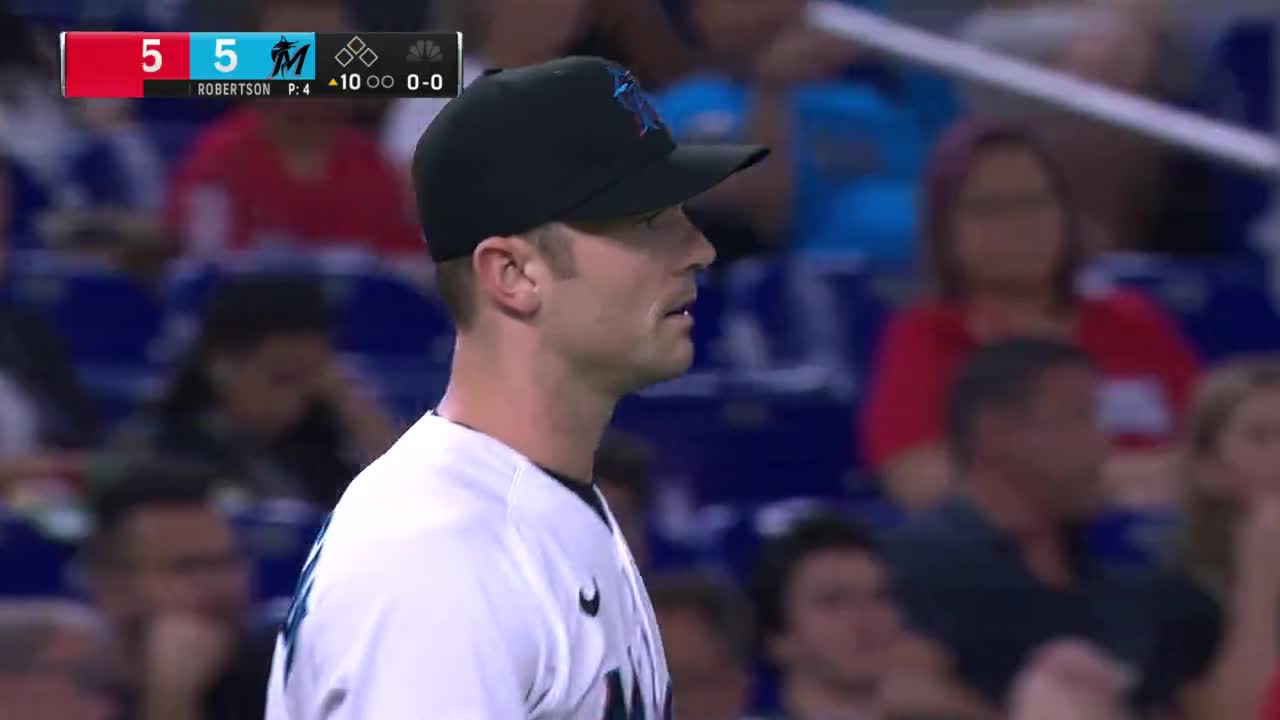 David Robertson allows go-ahead three-run homer in eighth as