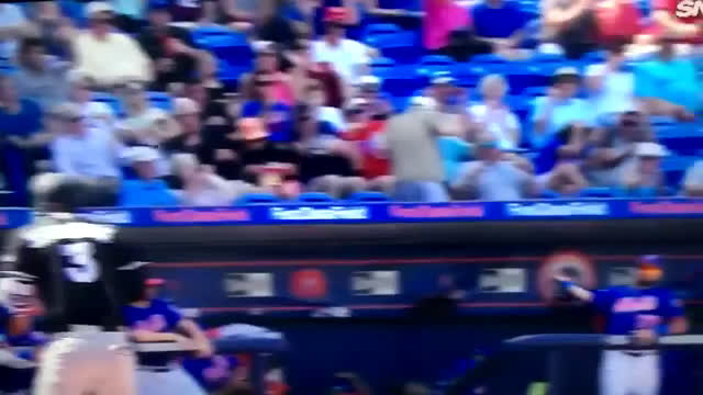 Mets Luis Guillorme with the one-hand snag of a flying bat : r