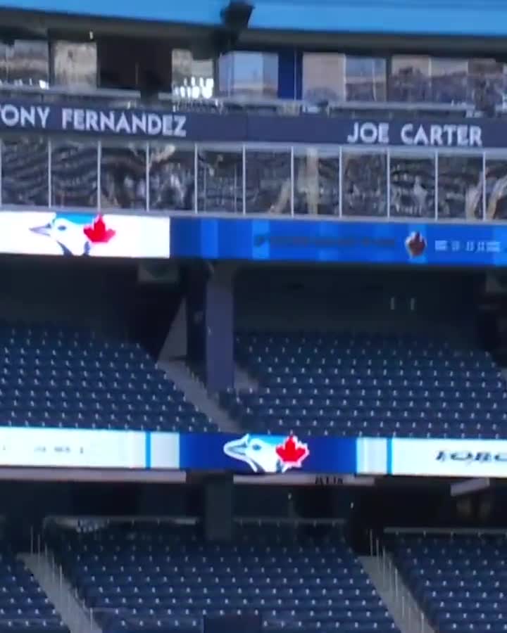 Watch NFL quarterback Josh Allen pulled up to Blue Jays batting