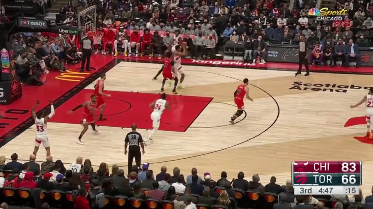 Highlight] Lonzo Ball puts Scottie Barnes in jail : r/nba