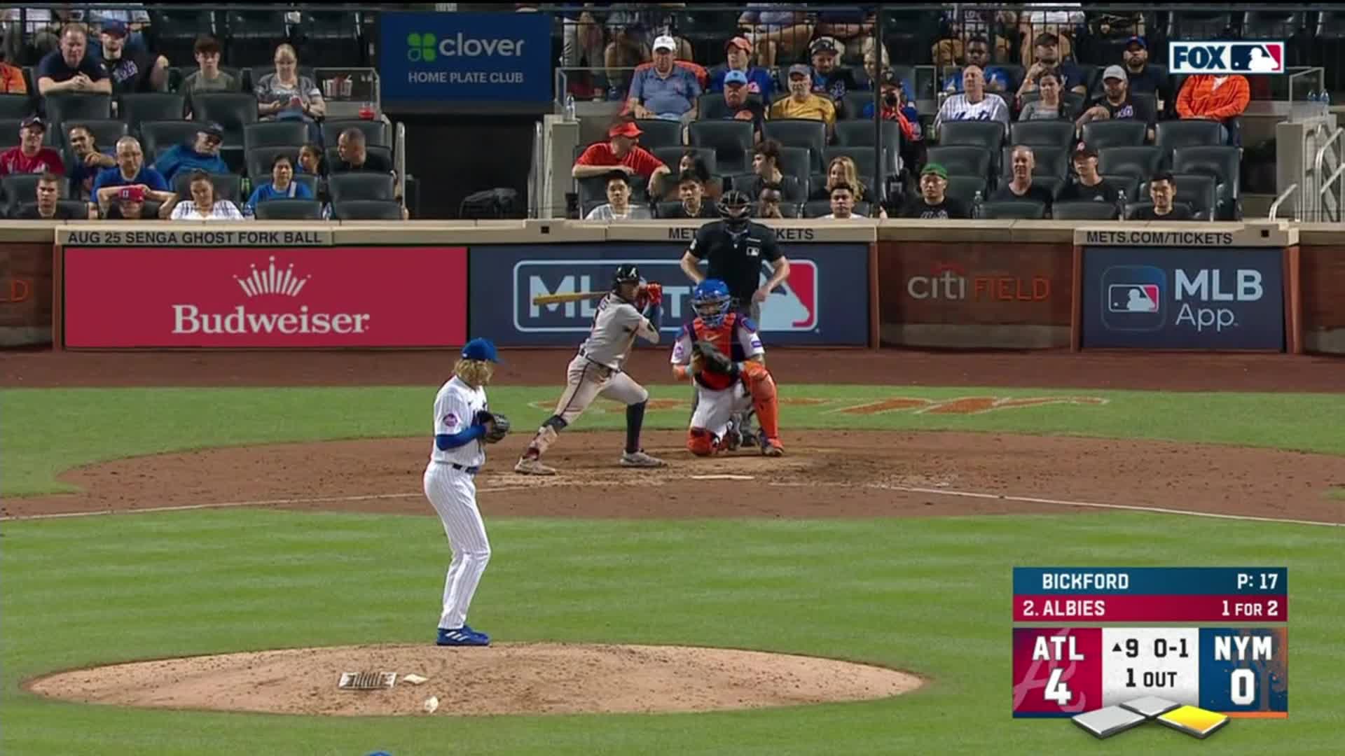 Ozzie Albies' 420 ft home run gives the Braves a 6-0 lead over the Mets.